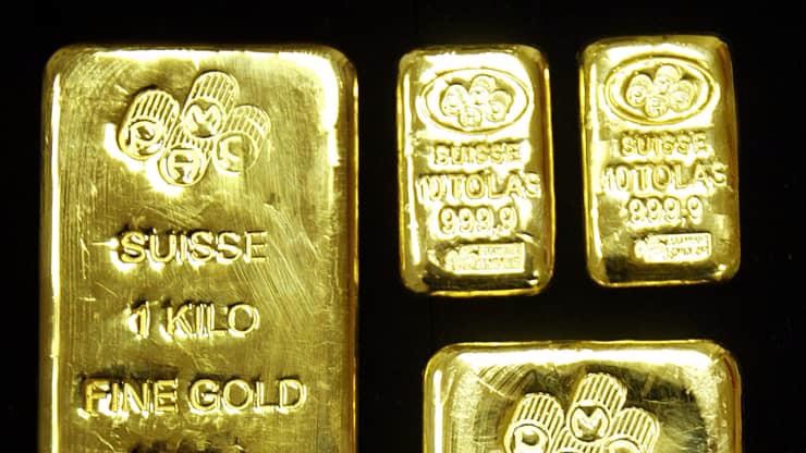 Vàng tụt giá vì khả năng Fed mạnh tay nâng lãi suất