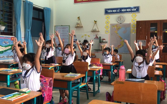 Trẻ mầm non, tiểu học TP.HCM ngày đầu được đến trường