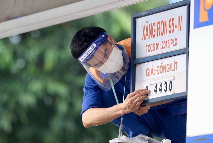 Đâu là nguyên nhân khiến giá xăng dầu tăng mạnh?