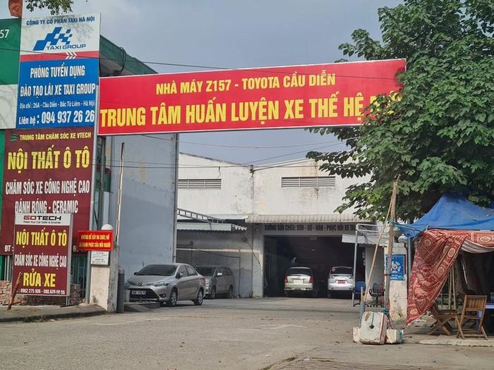 Hà Nội: Đất quốc phòng bị 'xẻ thịt' thành cửa hàng, showroom ô tô?