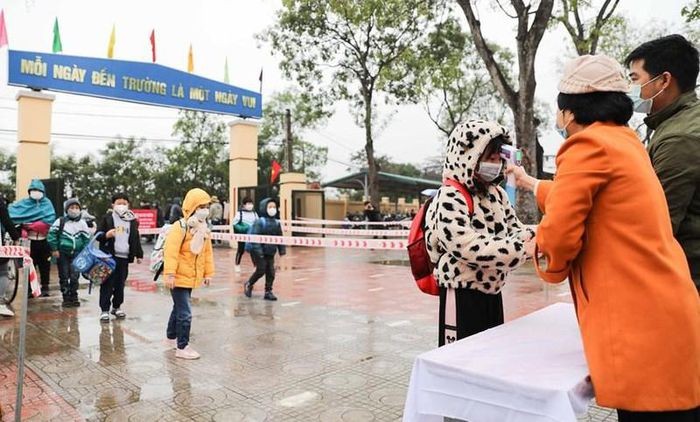 Nhiều địa phương chuyển sang học online vì số ca F0 tăng và thời tiết rét đậm