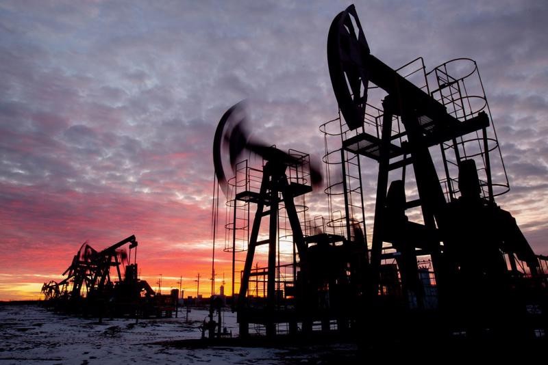 Xung đột Nga-Ukraine gia tăng: Dow rớt hơn 480 điểm trong khi dầu tăng giá