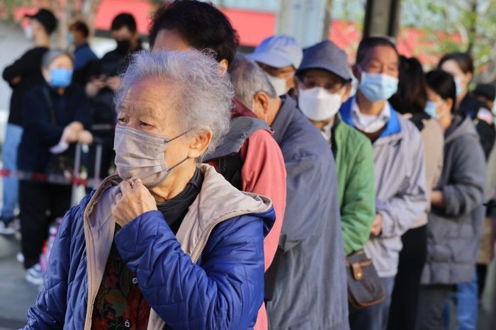 Vaccine dư thừa, tại sao người già Hong Kong không tiêm?