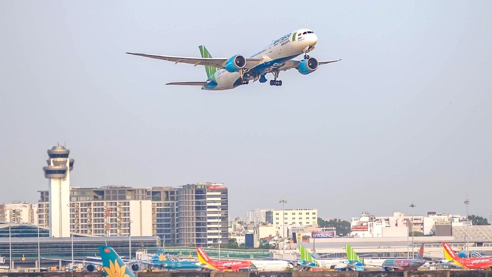 Nhiều nước mở lại biên giới, hàng không châu Á quay cuồng khôi phục đường bay quốc tế
