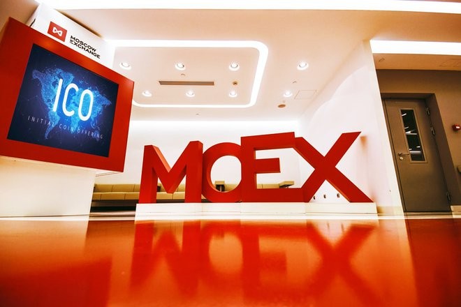Chứng khoán Nga lao dốc gần 50%