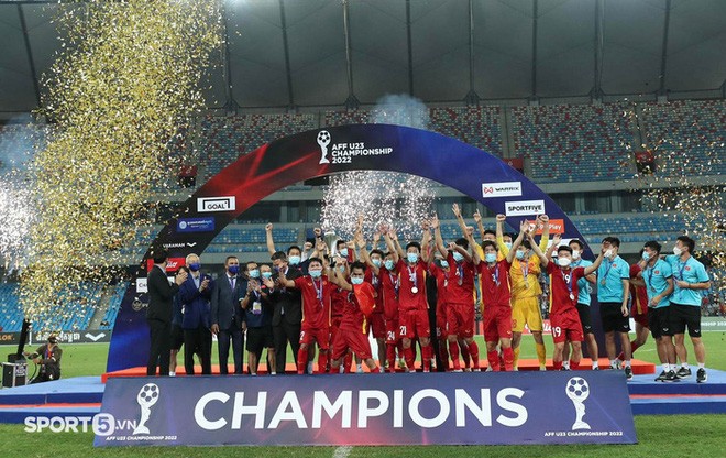 U23 Việt Nam vô địch U23 Đông Nam Á: Nghịch cảnh tạo anh hùng