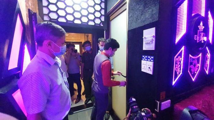 Thành phố Hồ Chí Minh hạn chế các hoạt động karaoke, bar, vũ trường ở 13 xã, phường vùng cam