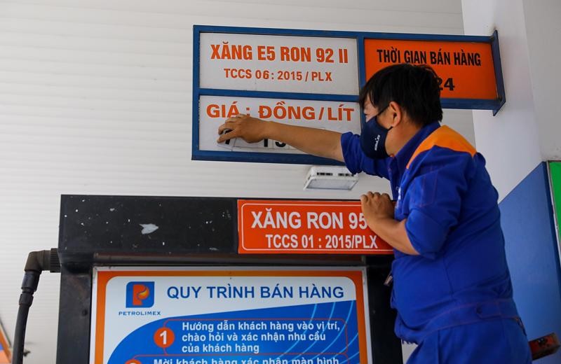 Giá xăng dầu phi mã, bốn kiến nghị giảm tác động tiêu cực