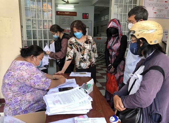 Người dân TP.HCM có thể lấy giấy hoàn thành cách ly F0 qua mạng