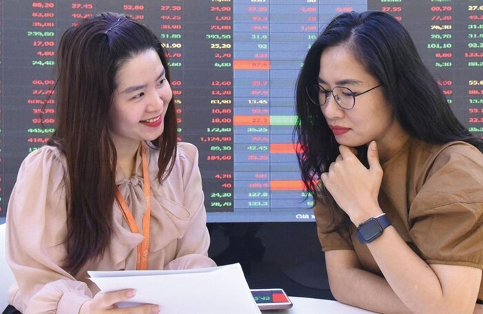 Sắc đỏ lấn át sắc xanh khiến VN-Index suy giảm, cổ phiếu phân bón tăng mạnh