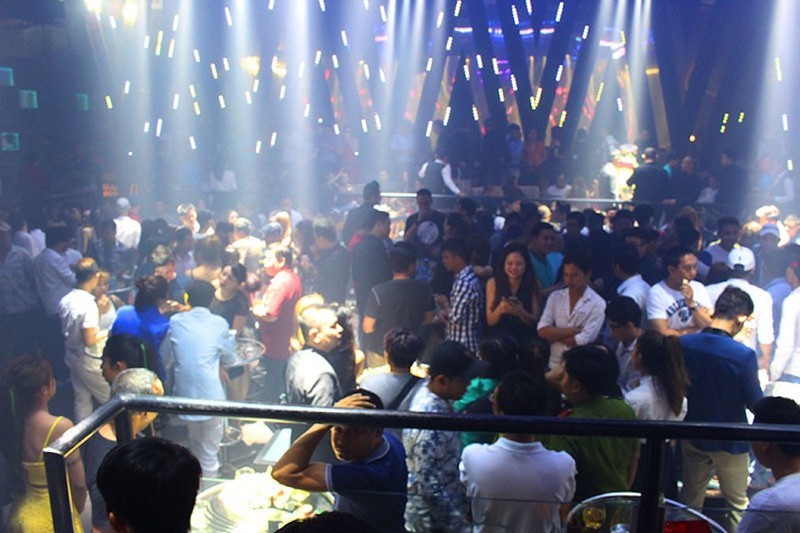 Hà Nội 'mở toang' dịch vụ, karaoke, massage được hoạt động chưa?