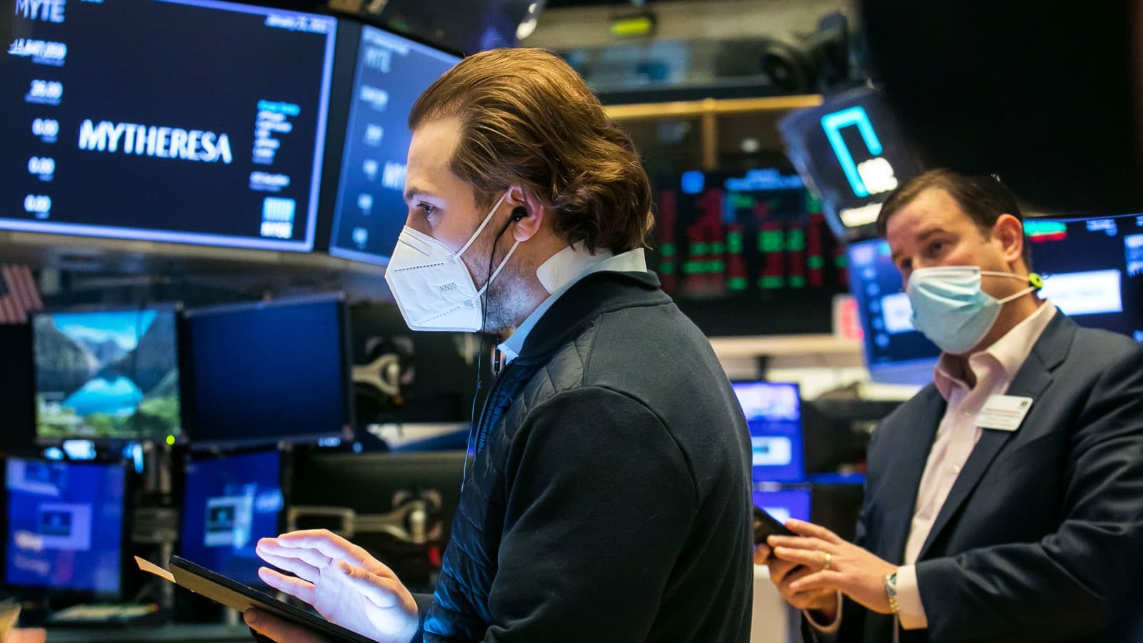 Dow Jones mất gần 450 điểm do giá dầu tăng vọt 5%