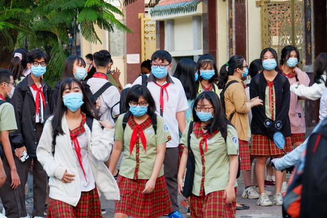 TP.HCM chính thức cho F1 đã tiêm vaccine được đi học, đi làm