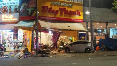 Vụ ô tô 'điên' tông thẳng vào tiệm bánh mỳ: Tài xế dùng cả ma túy