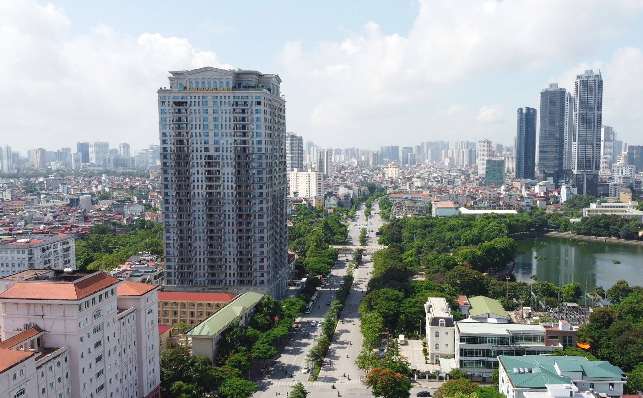 Tân Hoàng Minh lập công ty mua bán nhà để thế chấp ngân hàng