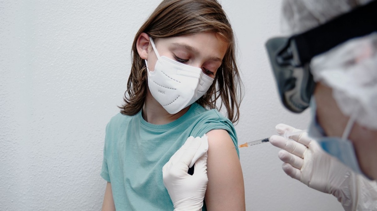 Trẻ khỏi Covid-19 sau bao lâu nên tiêm vaccine?