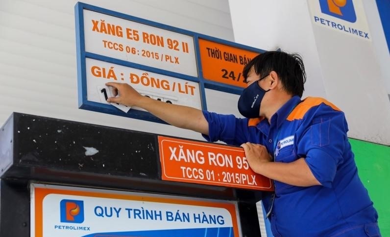 Giá xăng tăng trở lại vào ngày mai?