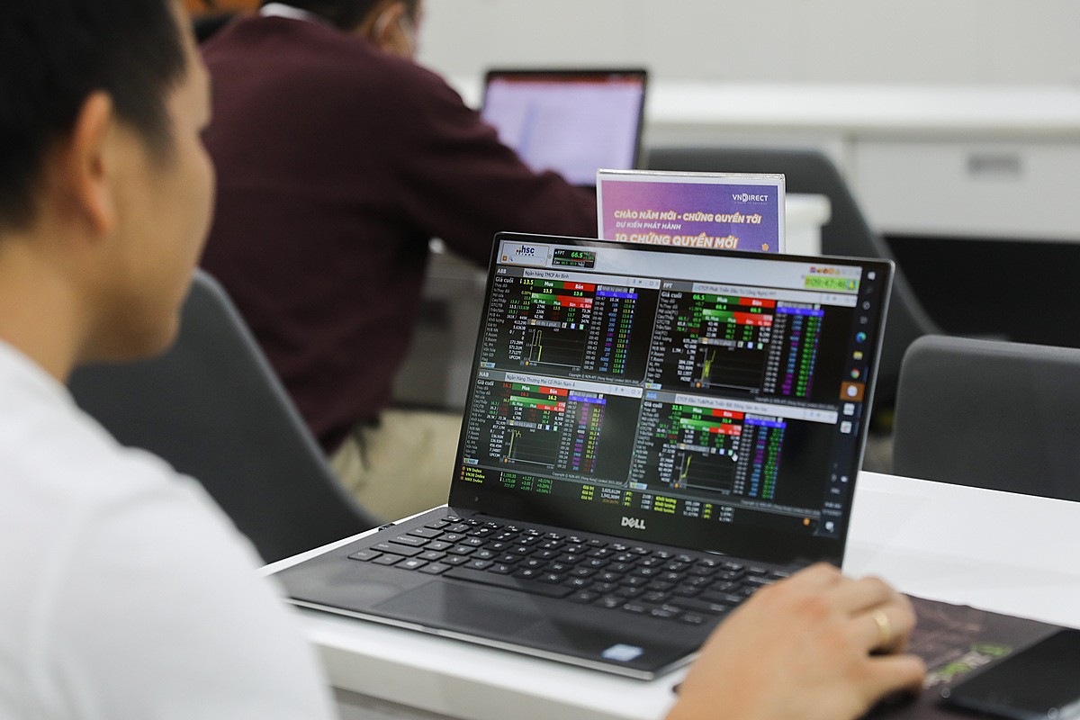 Nhà đầu tư nên làm gì khi VN-Index mất mốc 1.400 điểm?