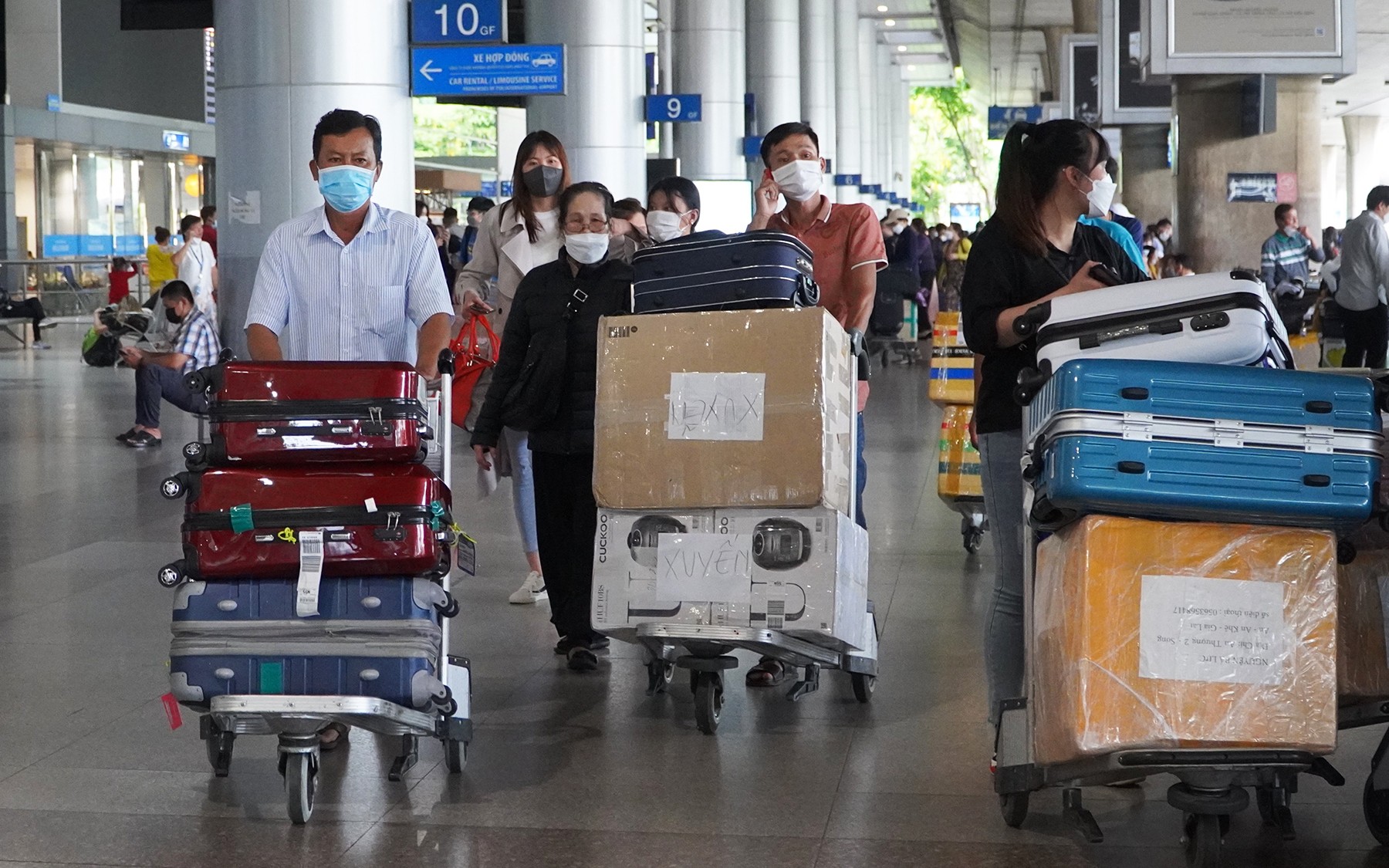 TP.HCM kiến nghị dừng khai báo y tế người nhập cảnh sân bay Tân Sơn Nhất