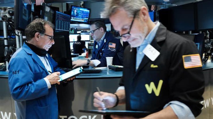 Nasdaq phục hồi bất thành, giá dầu giằng co