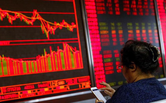 Dòng tiền đổ vào thị trường thấp nhất trong 1 năm, VN Index đứt mạch tăng điểm