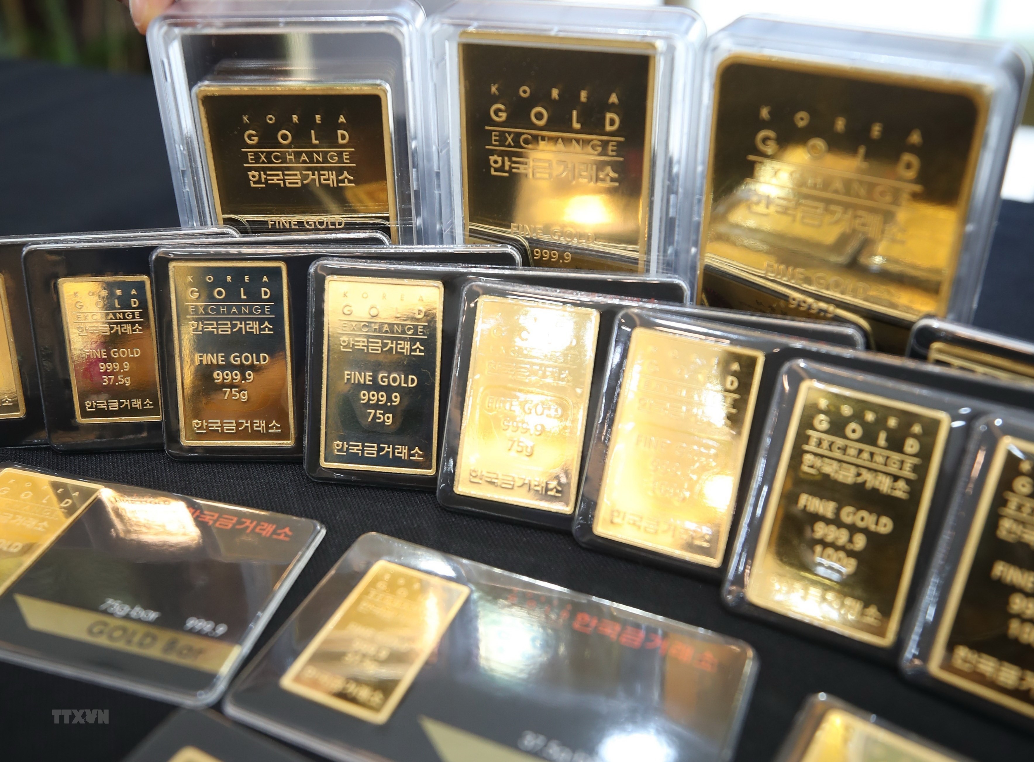Giá vàng thế giới giảm do USD mạnh lên