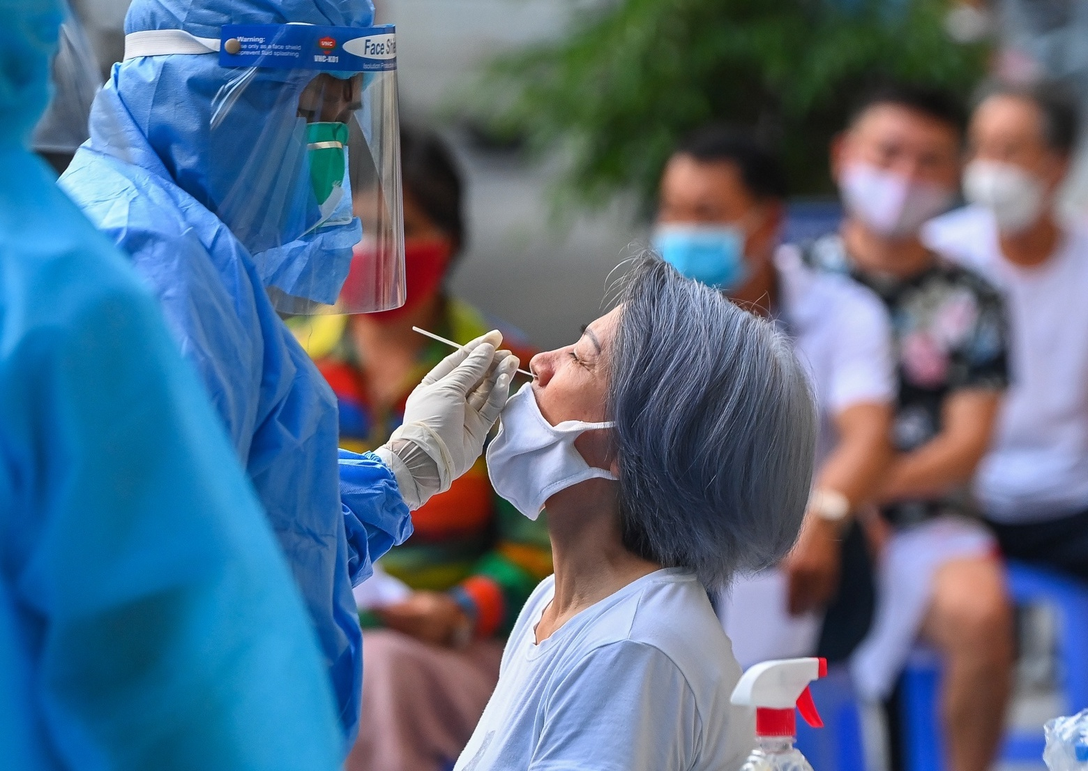 Ngày 29/4: Ca mắc COVID-19 giảm mạnh còn 6.068; Đã tiêm gần 1,4 triệu liều vaccine cho trẻ từ 5 - dưới 12 tuổi