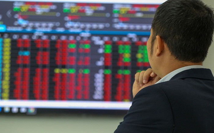 Rớt mốc tỷ USD/phiên, dòng tiền mất hút trên thị trường chứng khoán