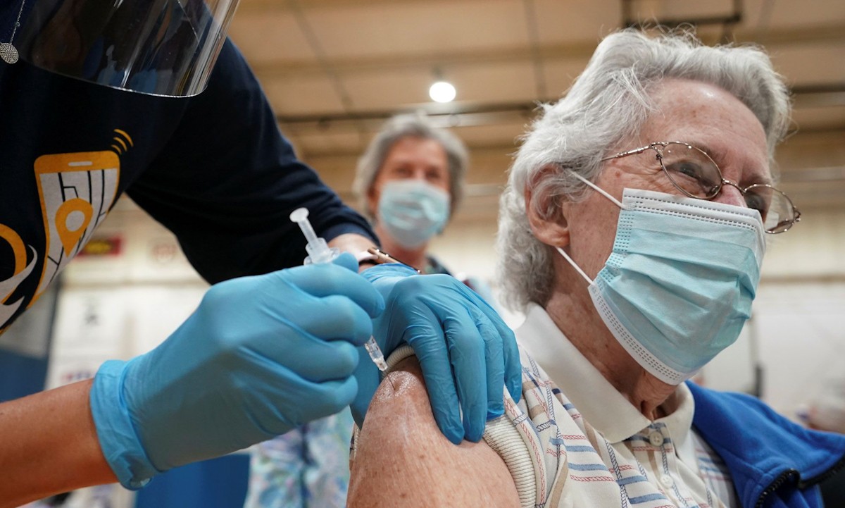 Quốc gia đầu tiên dừng tiêm vaccine Covid-19