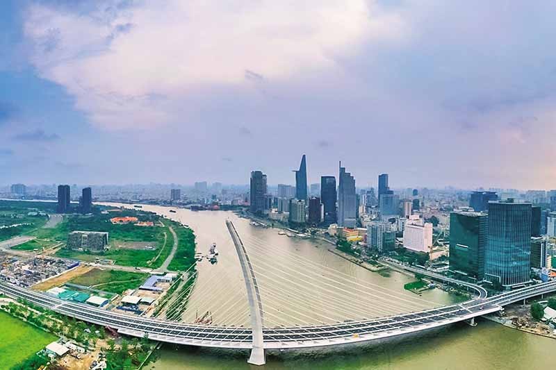 Kinh tế khởi sắc nhưng tiềm ẩn nhiều thách thức