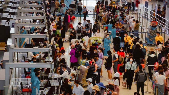 Cả trăm nghìn người đổ về sân bay Nội Bài, Tân Sơn Nhất