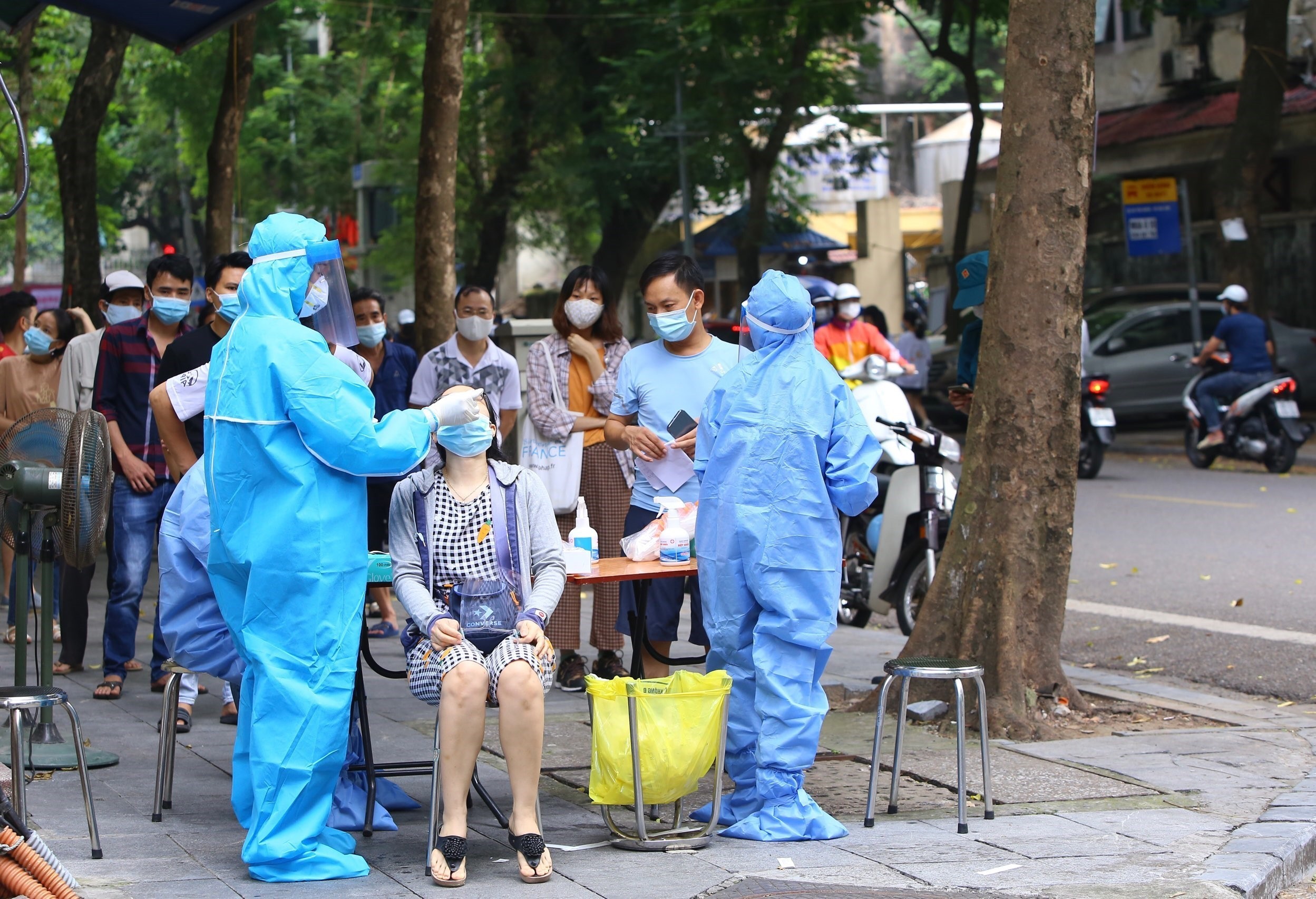 Ngày 3/5: Tin vui chống dịch, ca mắc COVID-19 giảm tiếp xuống 2.709; không có F0 nào tử vong