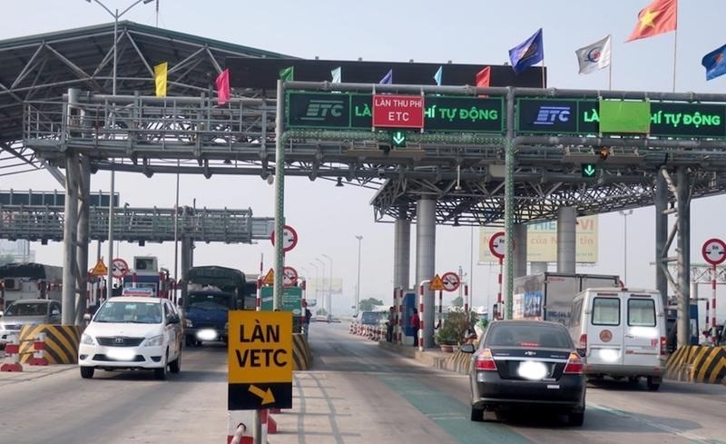 Vì sao xe dán thẻ ETC, có tiền nhưng không qua được trạm?