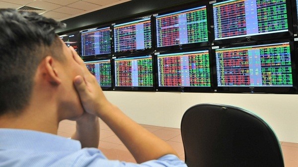 Công ty chứng khoán nội bắt đầu “ngấm đòn”