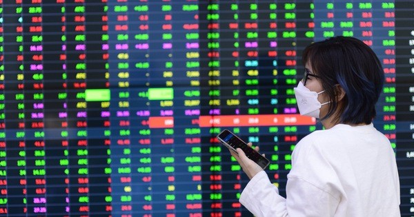 VN Index bất ngờ tăng mạnh dù thanh khoản giảm sâu