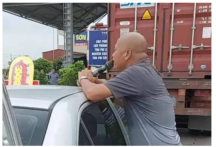 Tài xế mắc võng ngủ, thổi kèn đám ma... phản đối trạm thu phí BOT 39