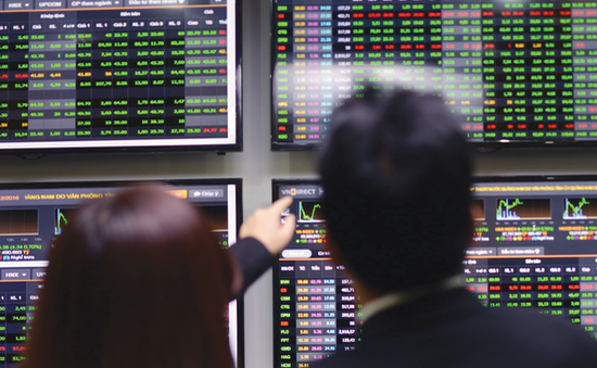 Thị trường chứng khoán (30/8): 'Xanh vỏ đỏ lòng', VN-Index chỉ còn tăng gần 9 điểm