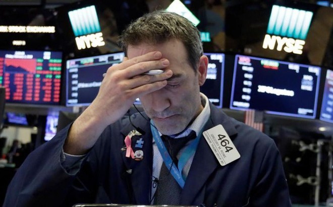 S&P 500 thủng mốc 3.000 điểm lần đầu tiên sau 2 tháng, giá dầu lao dốc gần 6%