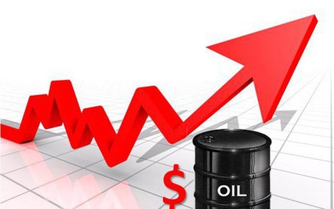 Giá dầu lần đầu tiên trong lịch sử đắt hơn xăng, vì sao?