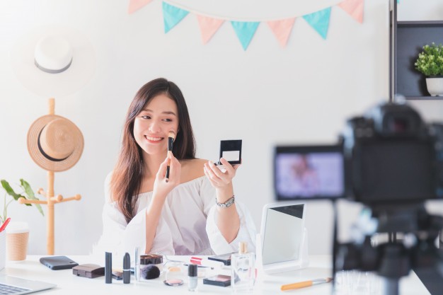 Biến tướng trong thế giới livestream - Kỳ 1: Từ streamer đến idol app khiêu dâm, cờ bạc trá hình