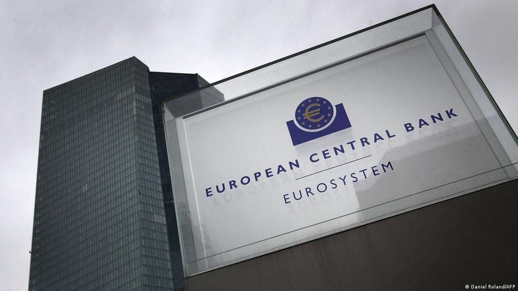 ECB tăng lãi suất mạnh chưa từng thấy, cam kết tiếp tục nâng cho tới khi khống chế được lạm phát
