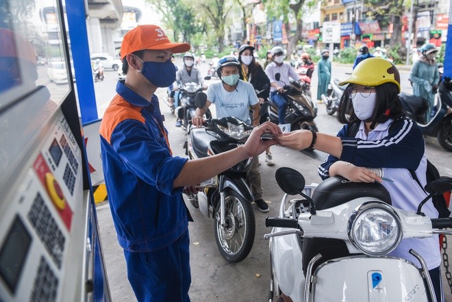 Chiều nay 12-9, xăng và dầu đều giảm giá sốc