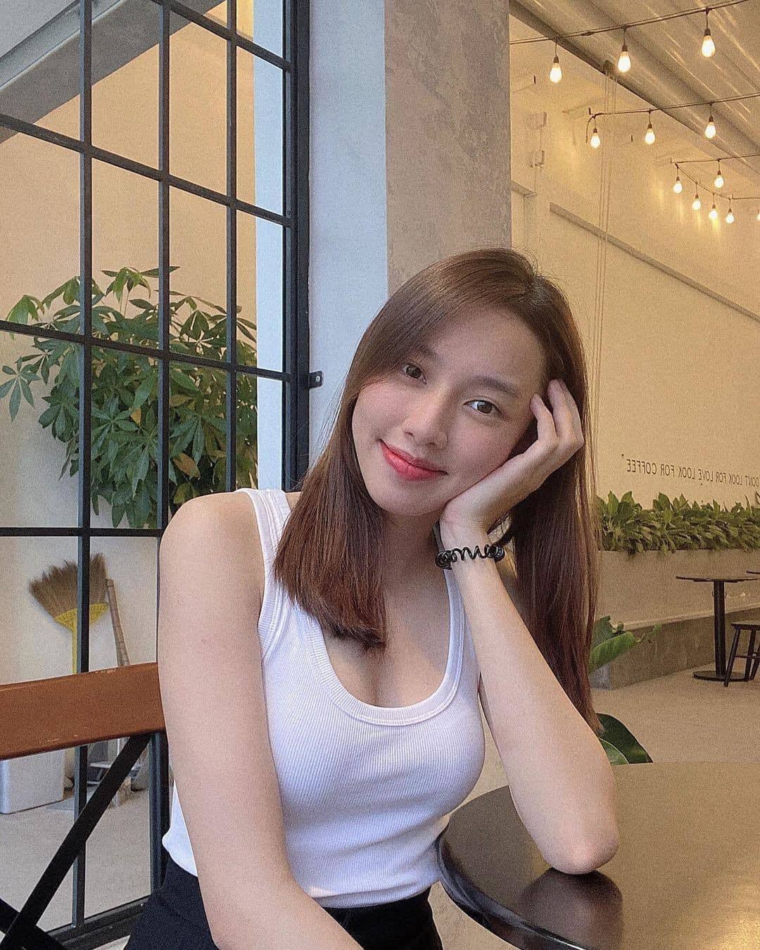 Vì sao Hoa hậu Thùy Tiên ngừng kêu gọi quyên góp hỗ trợ đồng bào miền Trung?