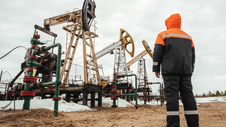 Giá xăng dầu hôm nay 3/10: Bật tăng gần 3% phiên đầu tuần
