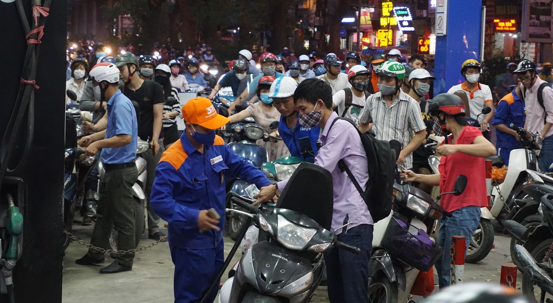 Nguyên nhân TP. HCM “khát” xăng dầu trong những ngày qua