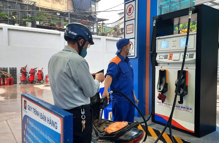 Giá xăng dầu hôm nay 10/10: Dự báo về 100 USD/thùng