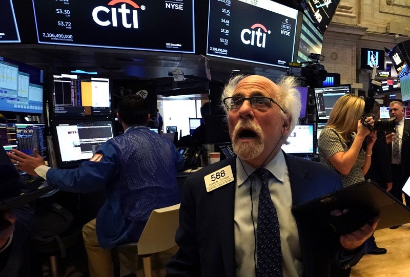 Chứng khoán Mỹ giảm điểm sau báo cáo lạm phát, giá dầu lưỡng lự dù Trung Quốc nới hạn chế chống Covid