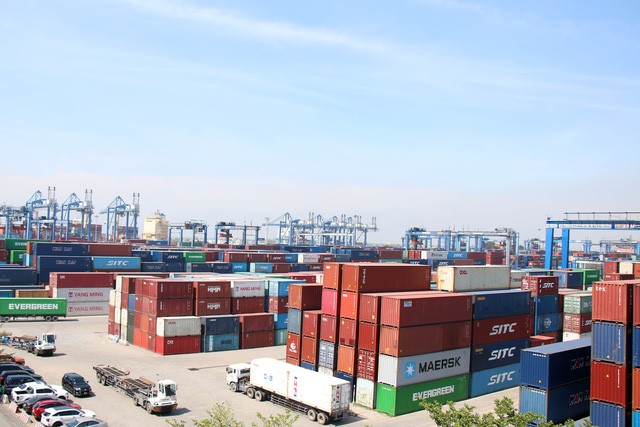 Nhu cầu toàn cầu suy yếu, đơn đặt hàng sản xuất của Trung Quốc, Việt Nam giảm mạnh