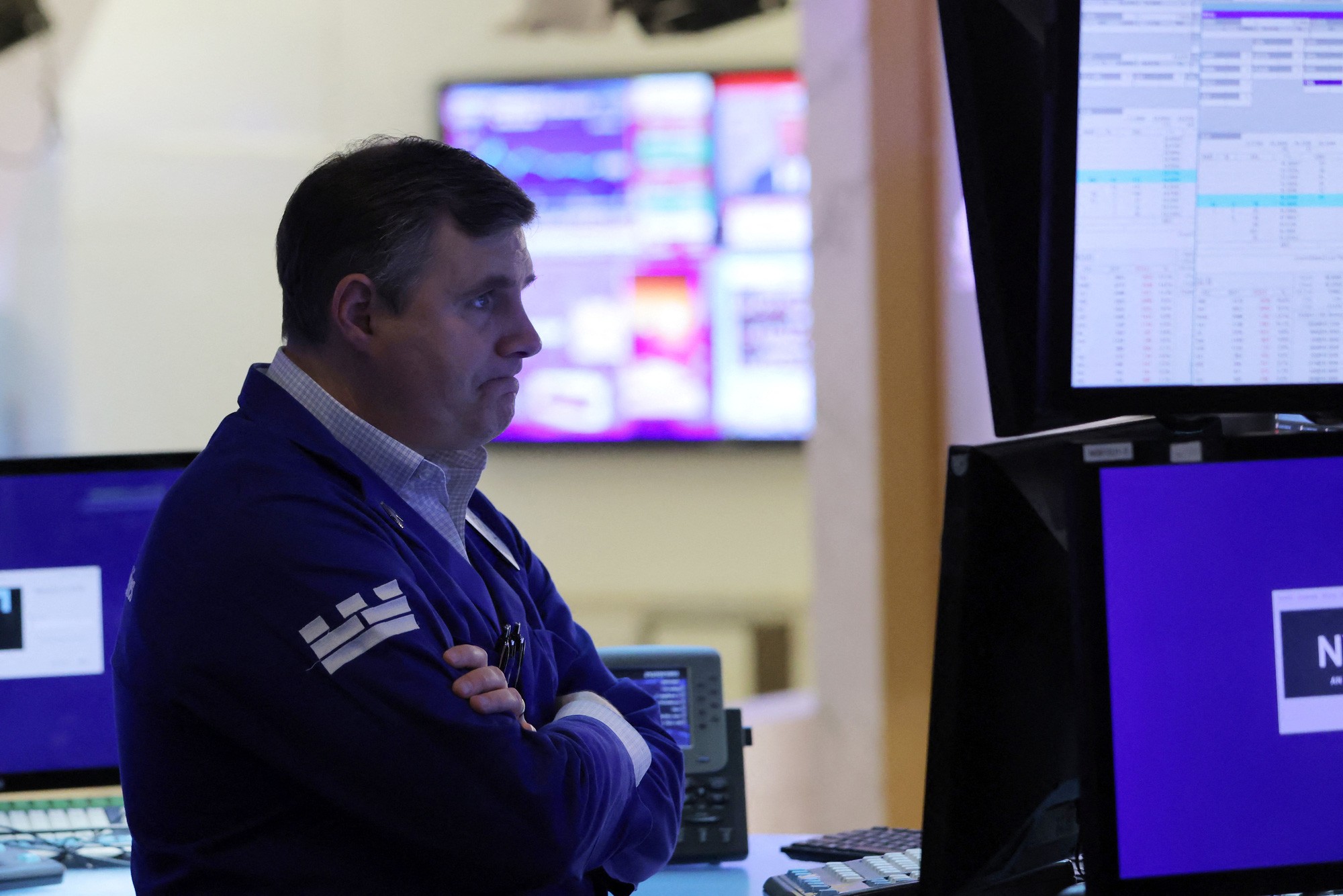 Chứng khoán Mỹ hồi điểm, giá dầu vẫn trồi sụt