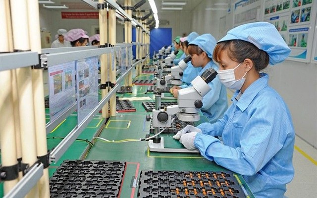 Giải tỏa áp lực cho thị trường lao động